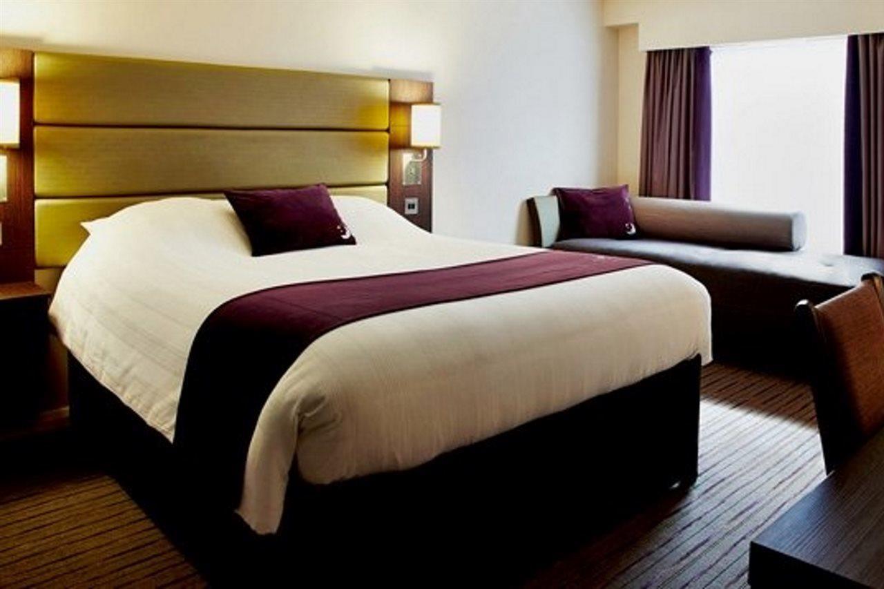 Premier Inn Chippenham Chippenham  Exterior foto