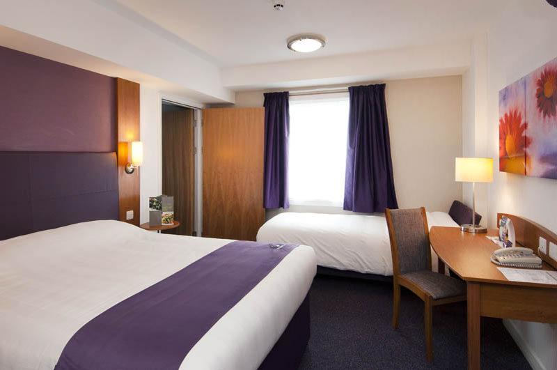 Premier Inn Chippenham Chippenham  Exterior foto